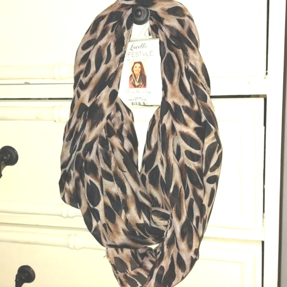 Lavello Lifestyle Infinity Scarf Leopard Print Nwts - Picture 4 of 5